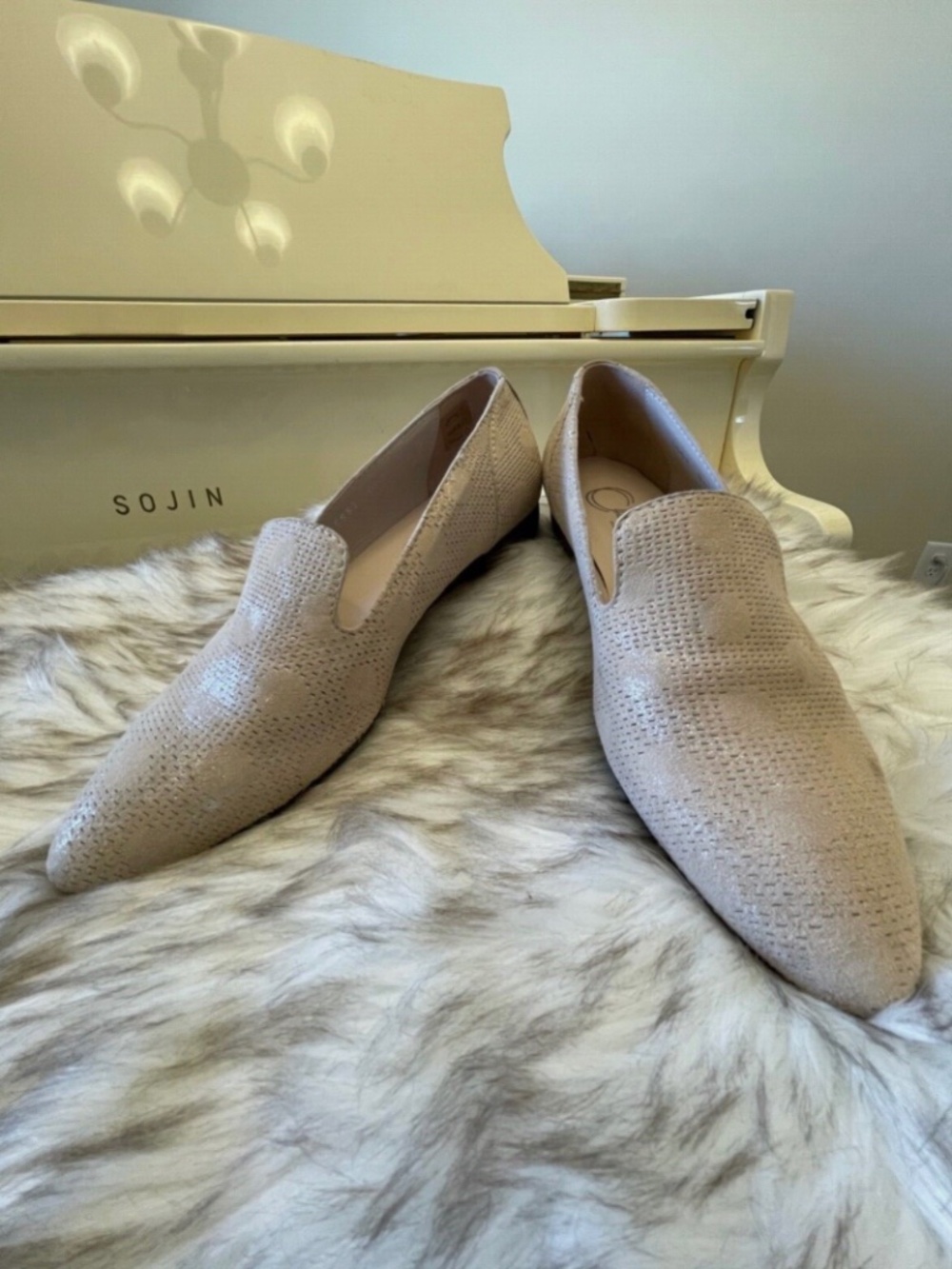 Donna Carolina Beige Metallic Loafers – Size 7 US / EU 37.5